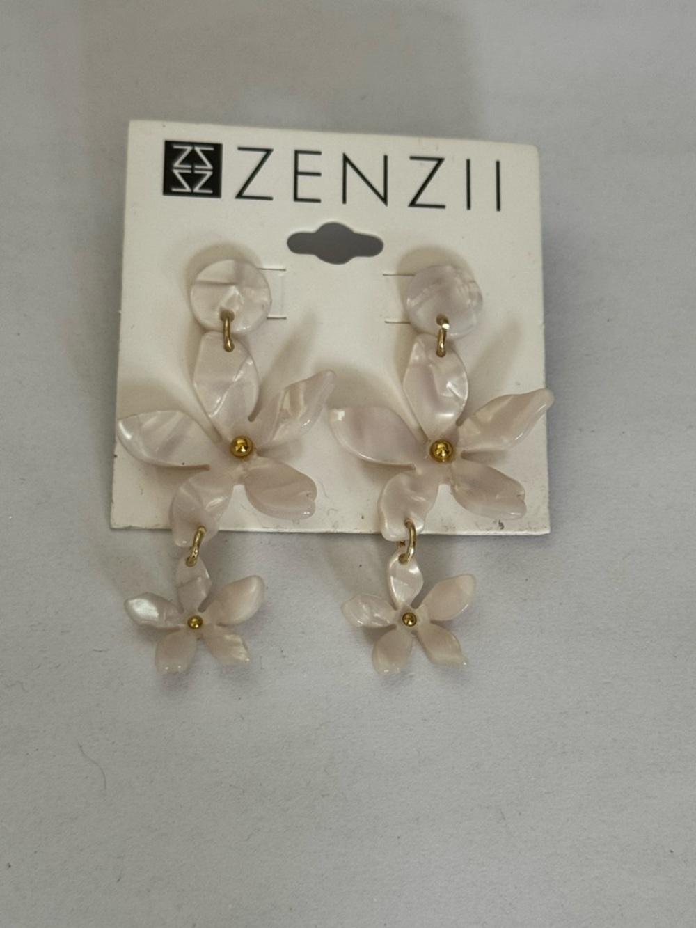 NWT Zenzii White Floral Drop Earrings with Gold Accents